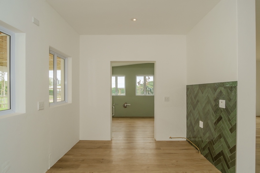 6 Bedroom Property for Sale in Meadowsteads Western Cape